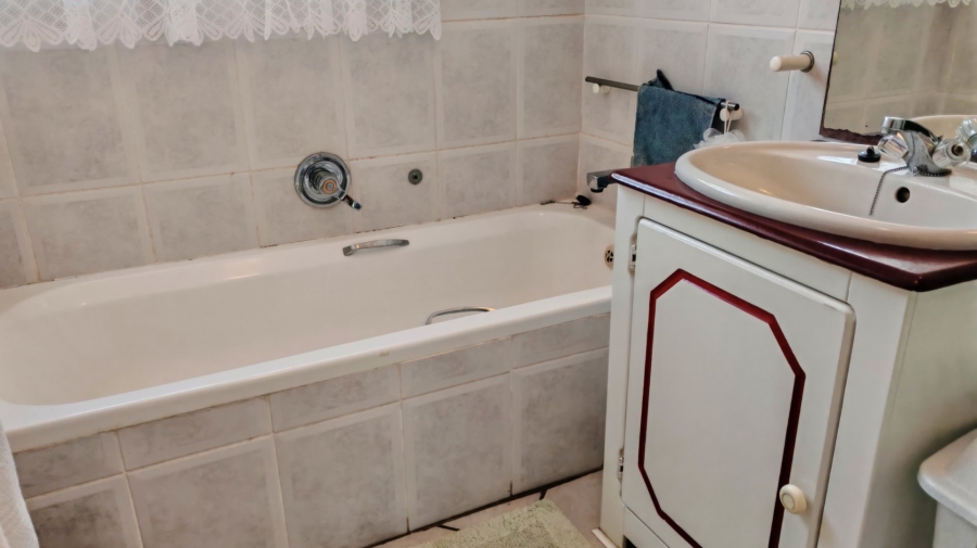 3 Bedroom Property for Sale in Mossel Bay Central Western Cape